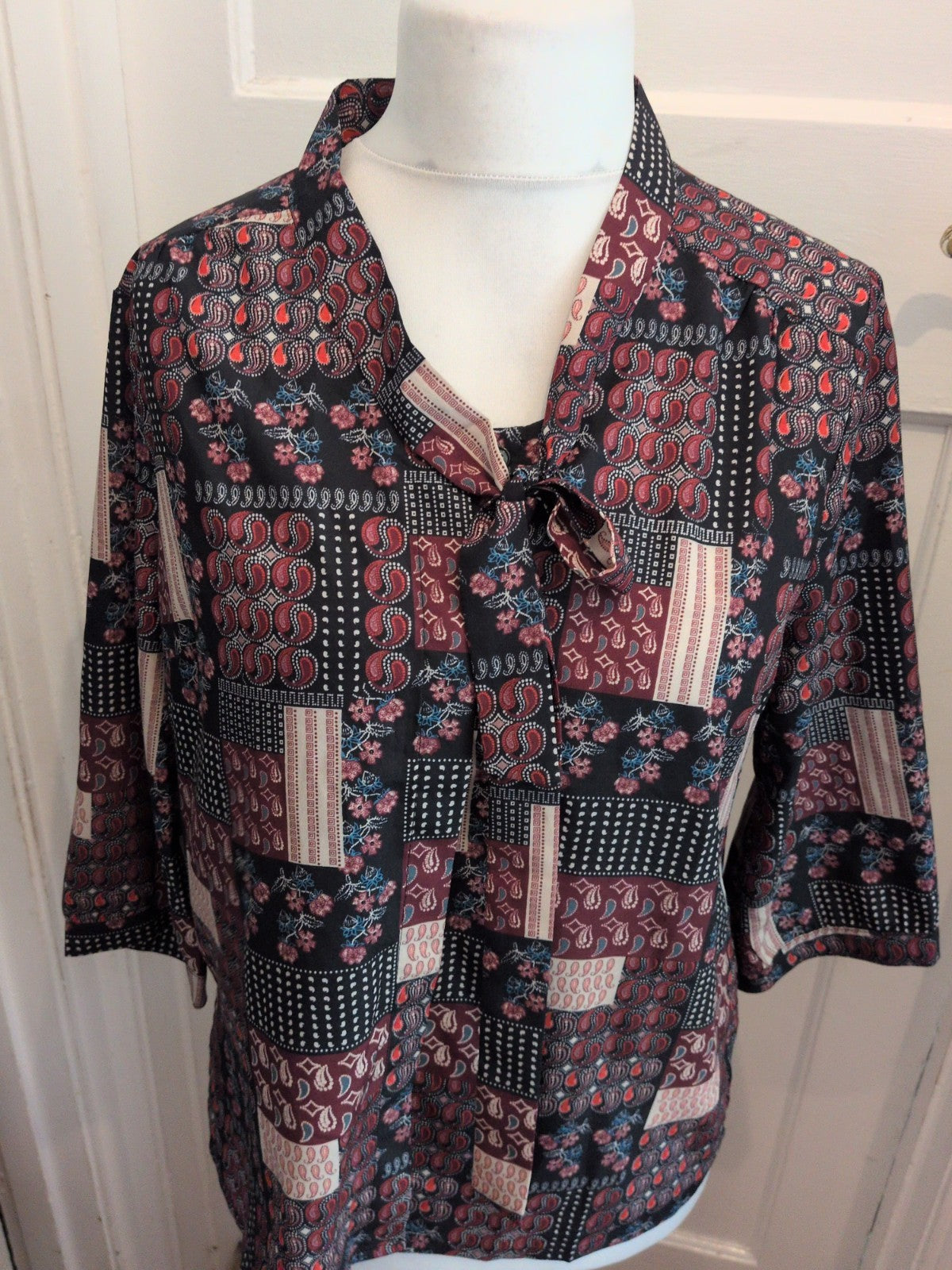 M/L Dark Aztec Pattern Long Sleeve Blouse