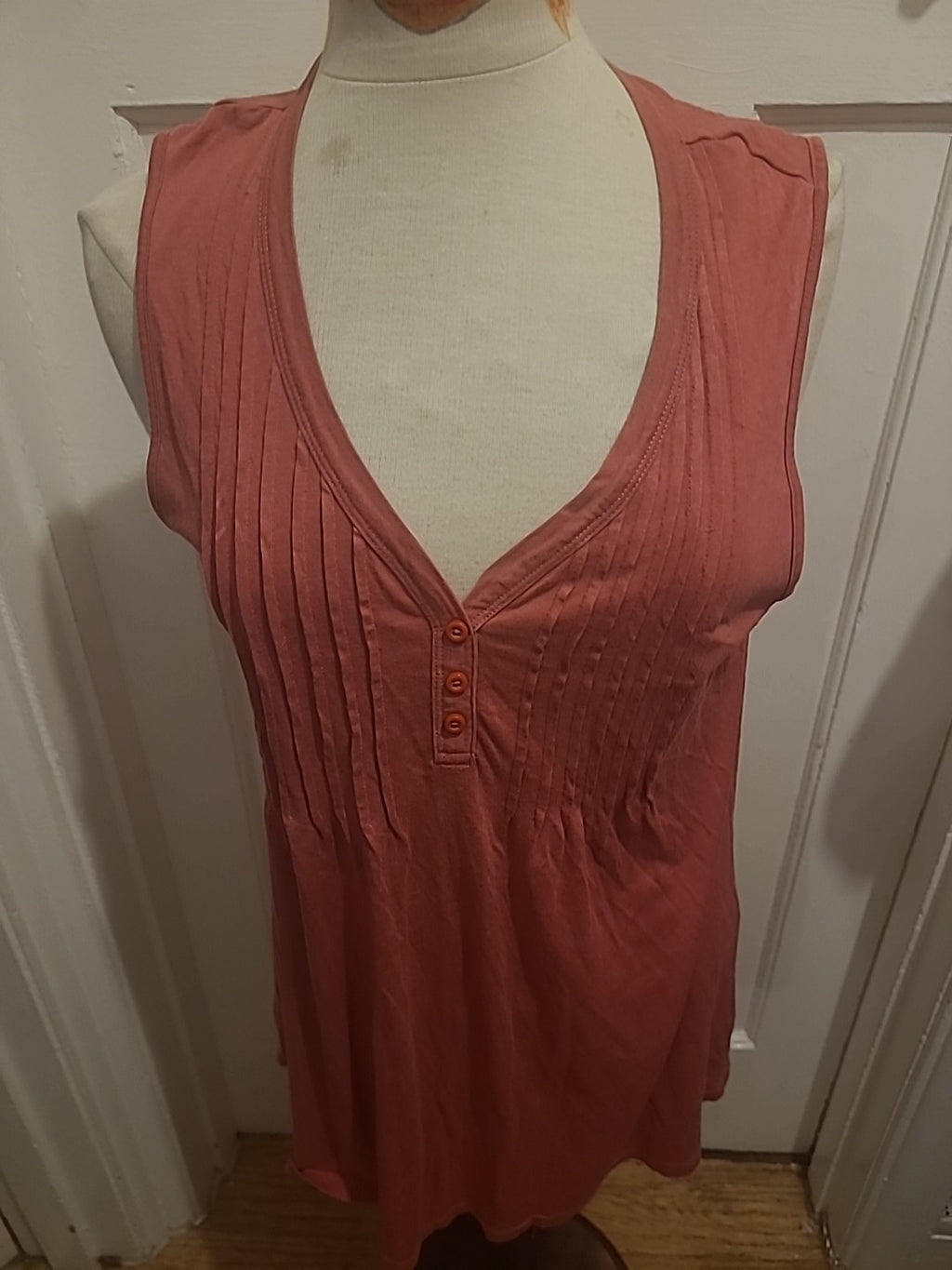 Ladies Tu Size 14 Pink V Neck Pleat Sleeveless Top