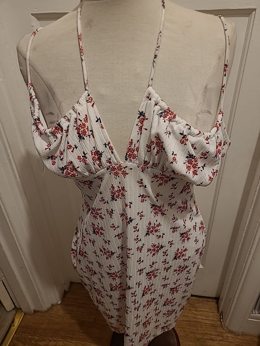 Ladies Shein Size XL White Floral Sleeveless Dress