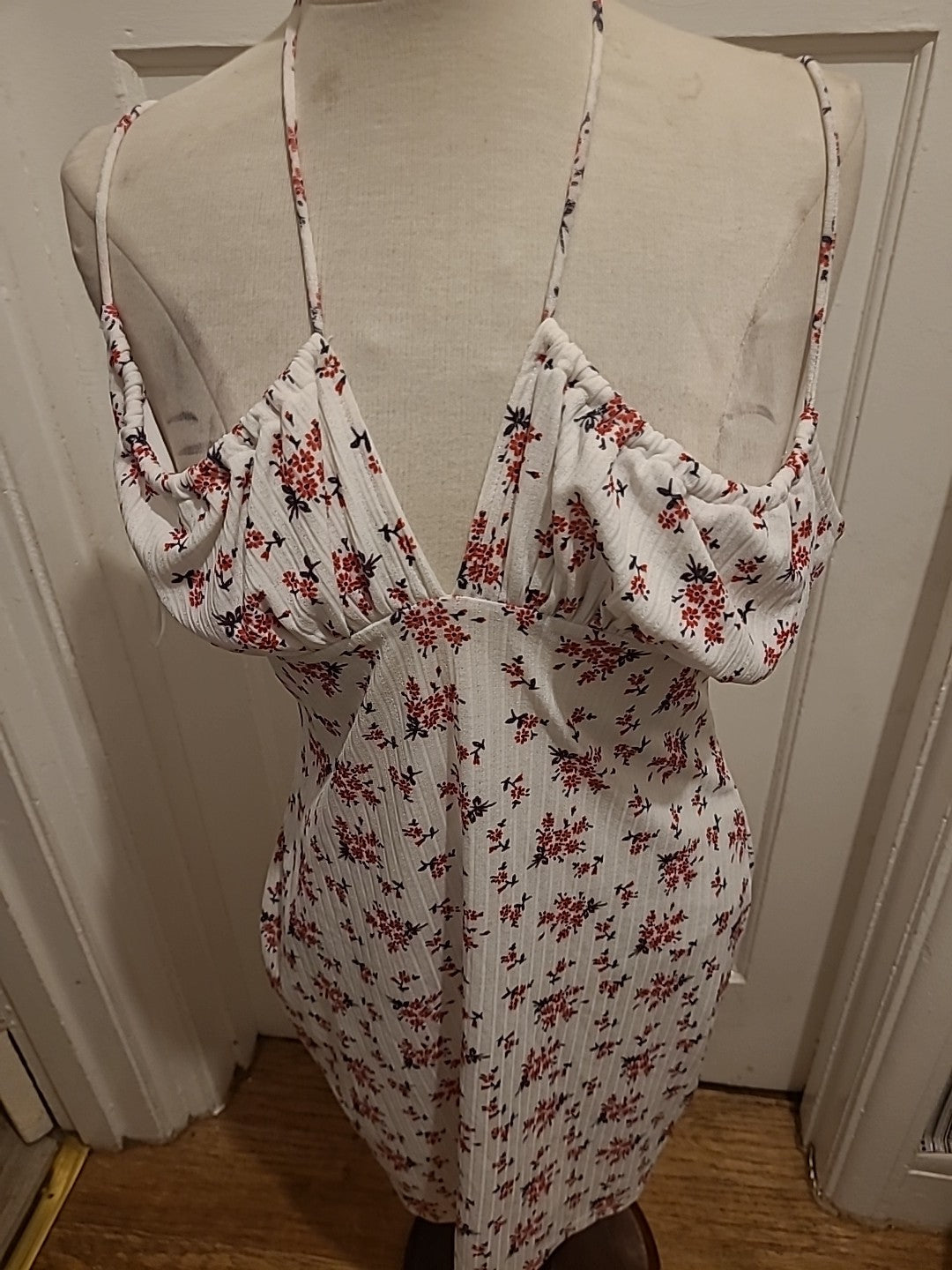 Ladies Shein Size XL White Floral Sleeveless Dress