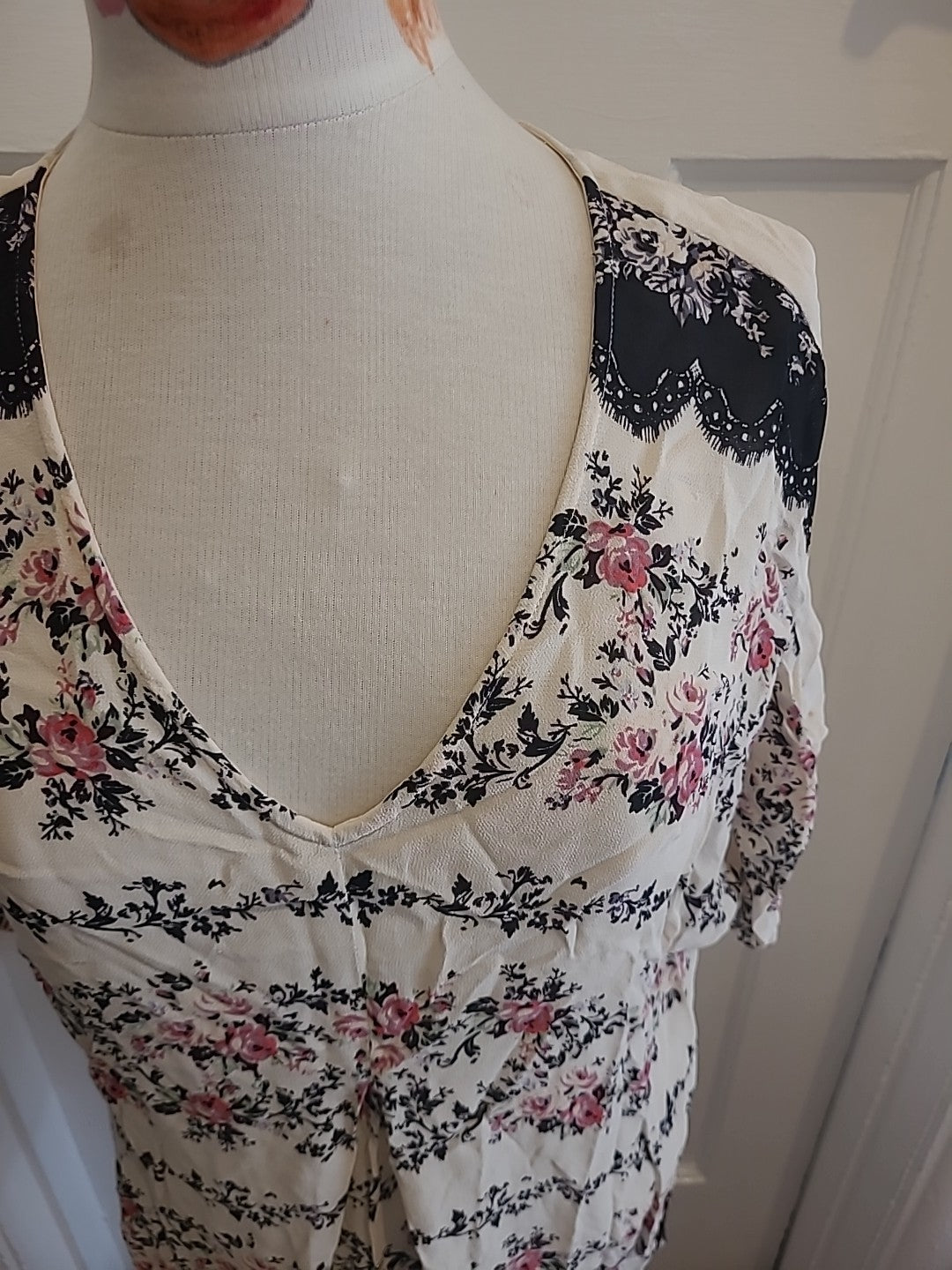 Ladies Monsoon Size 8 Cream Floral Short Sleeved Blouse