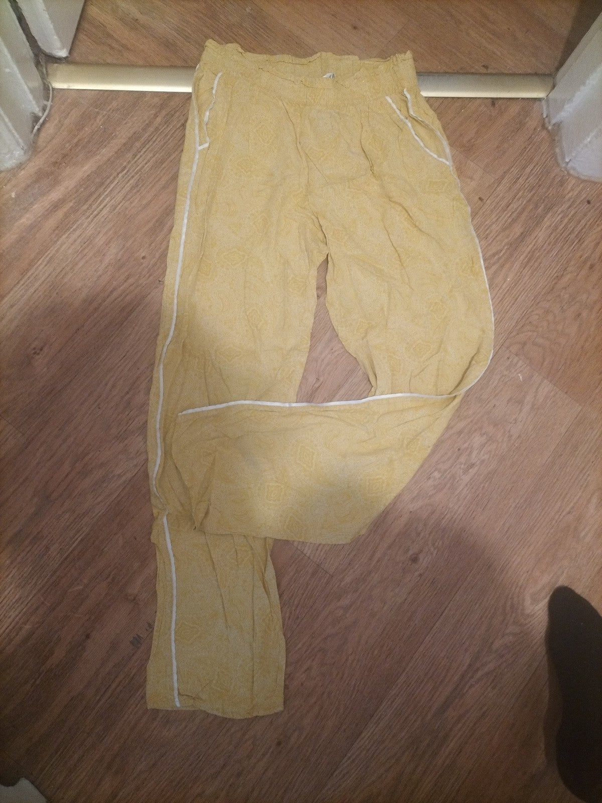 Ladies Primark Size 6-8 Yellow White Pyjama Set