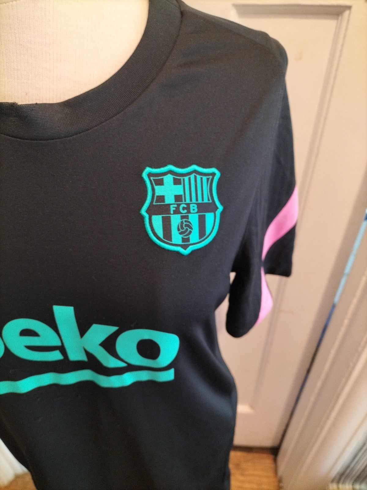 Mens Size Small Barcalona Shirt