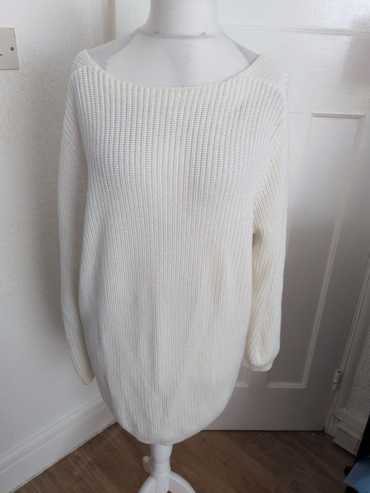 Ladies Tu Size 22 White/Cream Long Sleeve Jumper