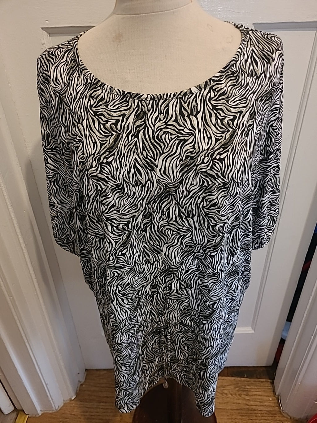 Ladies Kim&Co Size Large Black/White/Khaki Short Sleeved Blouse