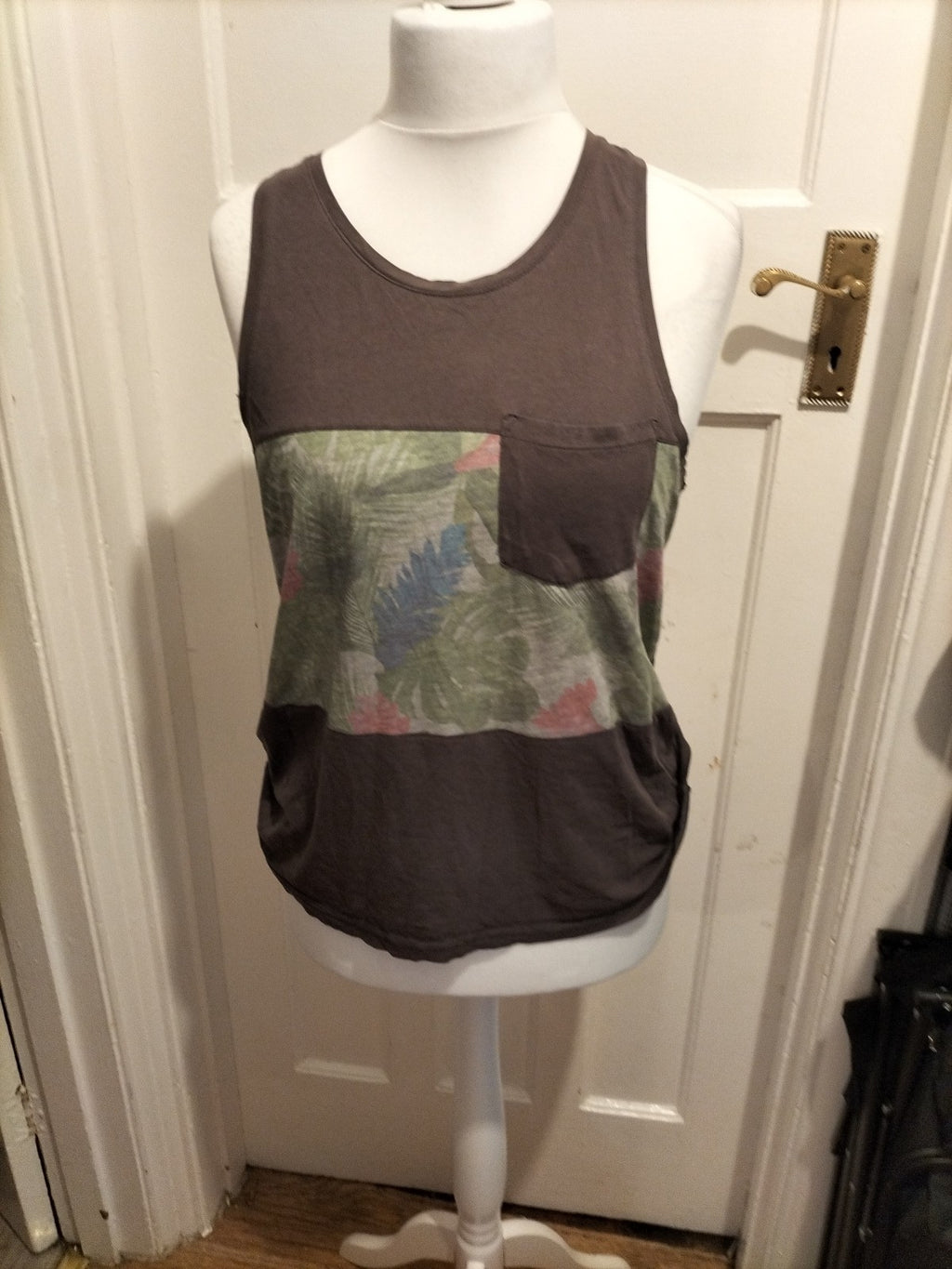 Ladies Divided Size Small Brow Sleeveless Vest