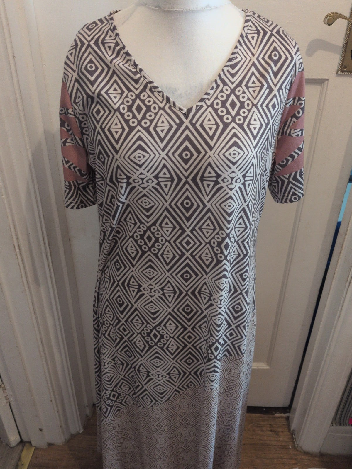 Ladies Size XL Charcoal Patterned Long Length Short Sleeve Maxi Dress