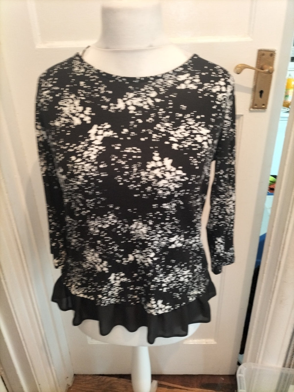 Tu 12 Black And White Long Sleeve Speckled Blouse