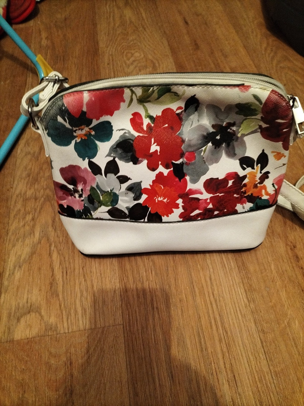 Ladies White Floral Handbag