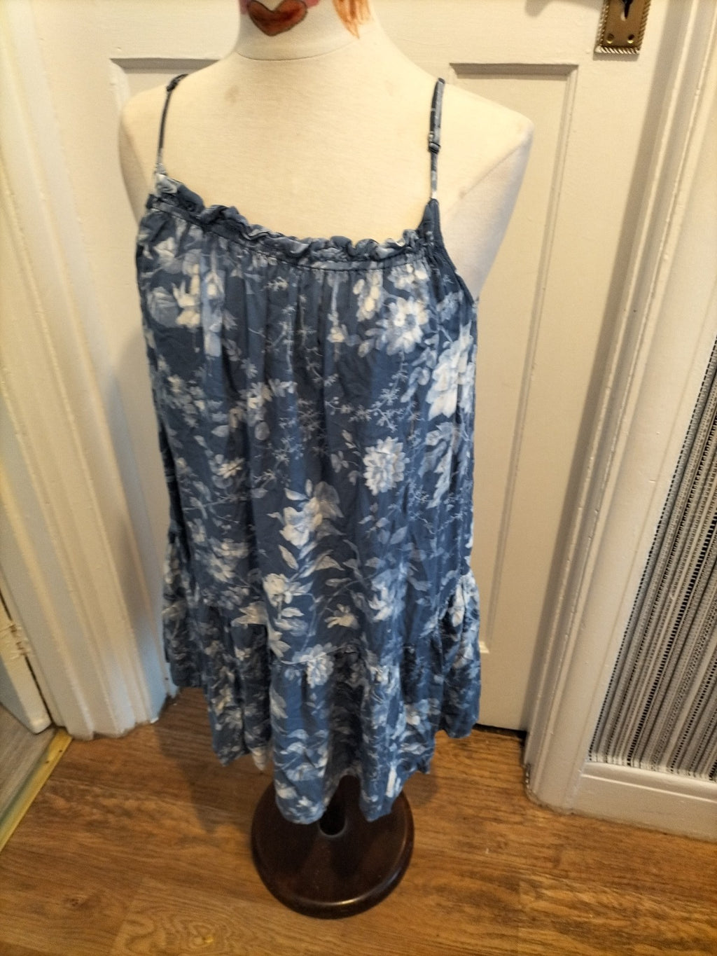 Ladies H&M Size 10 Blue White Floral Sleeveless Dress
