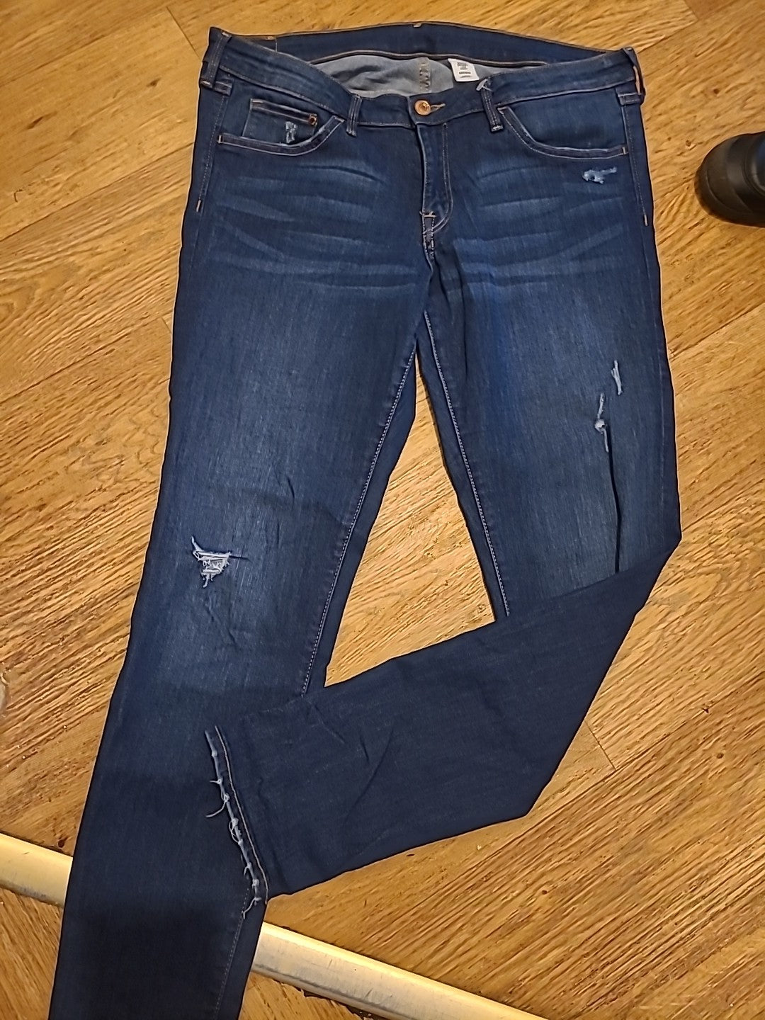 Ladies H&M Size 32x32 Super Skinny Low Waist Jeans