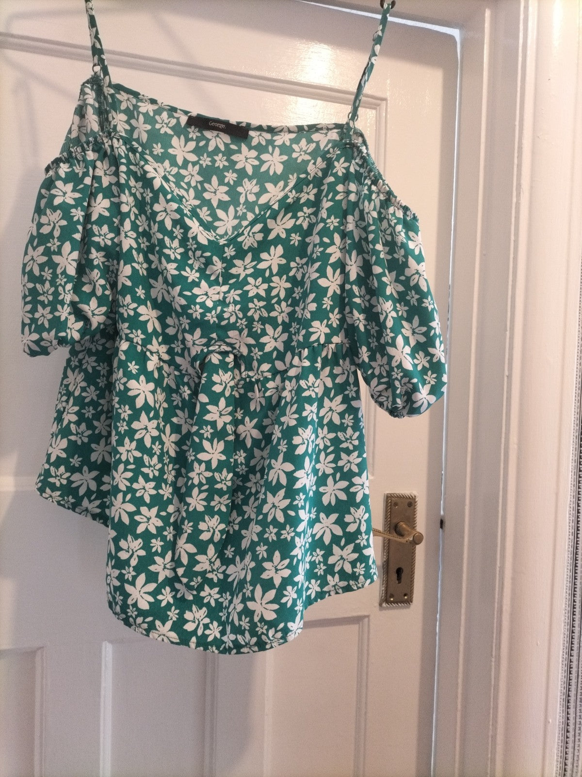 Ladies George Size 8 Green White Floral Short Sleeved V Neck Top