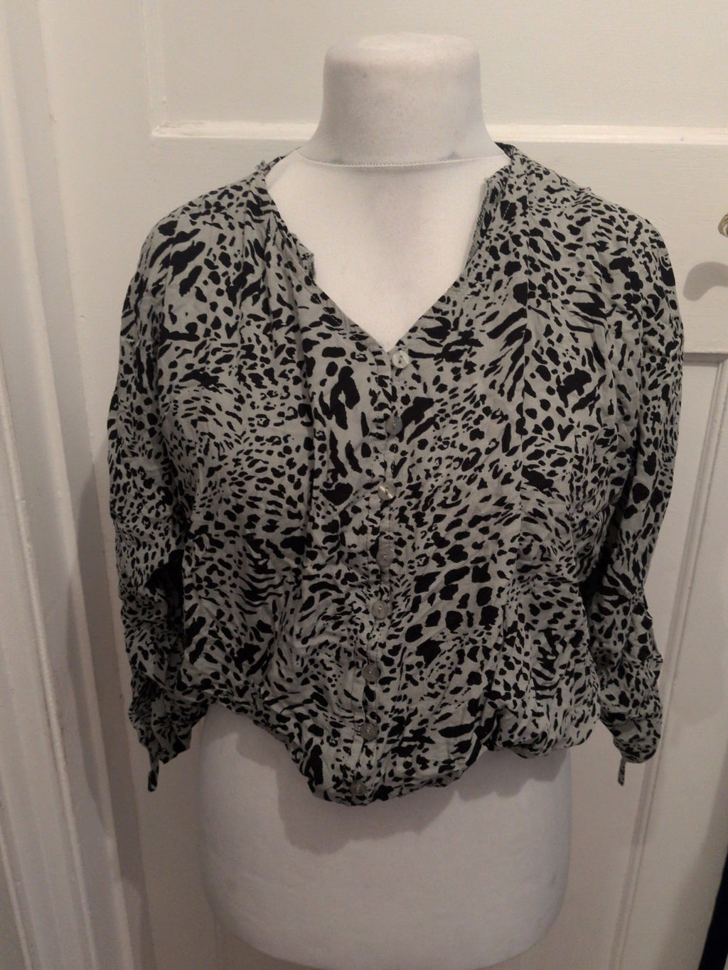 Apricot 10 Mint Green And Black Leopard Print Buttoned Blouse