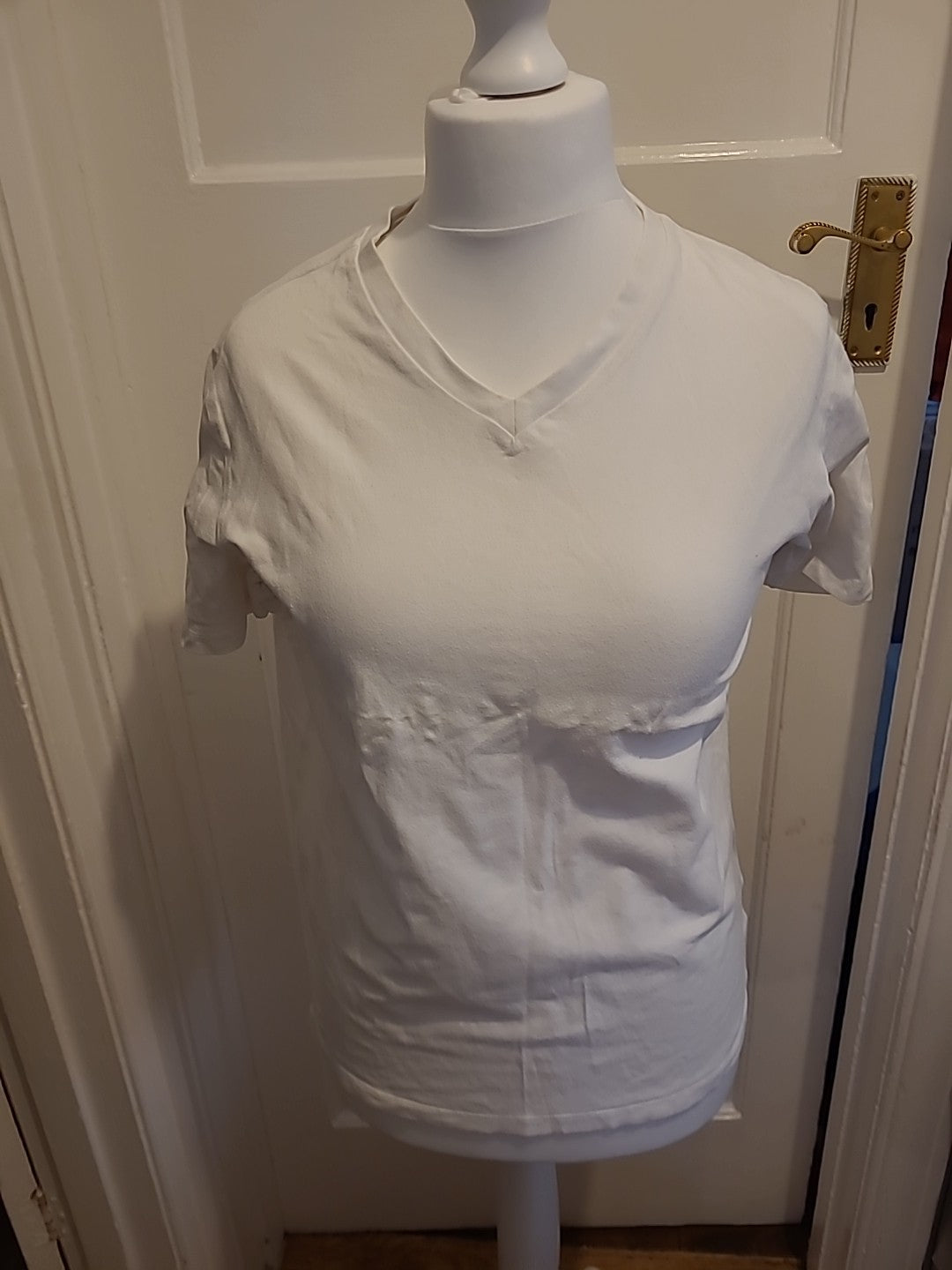 Mens Gap Size Medium V Neck Tshirt