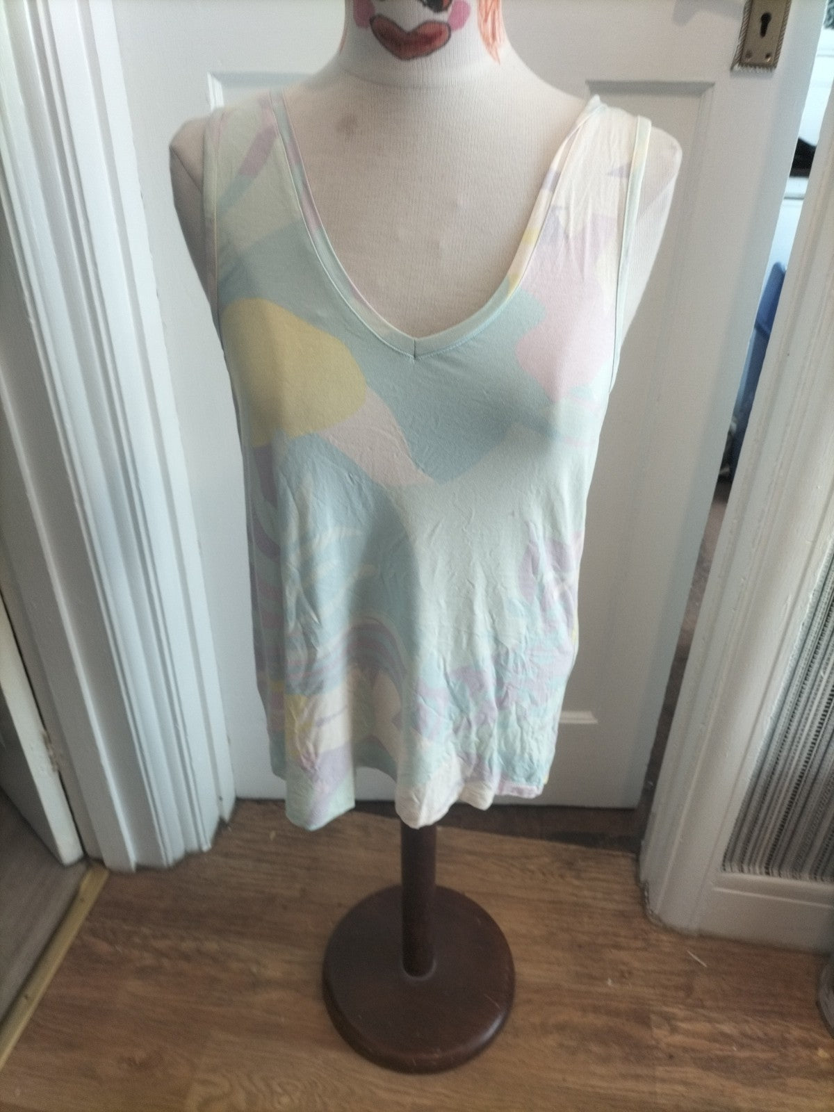 Ladies Tu Size 10 Yellow/purple Sleeveless Tshirt