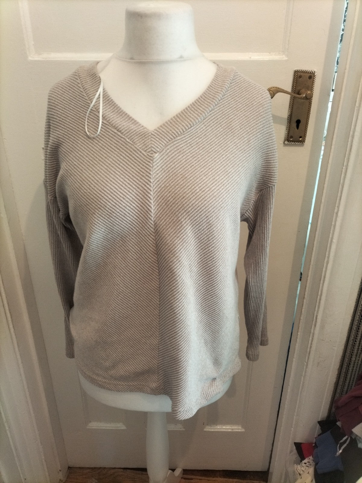 Jeff Banks 14-16 Flax Coloured Ribbed V Neck Jumper