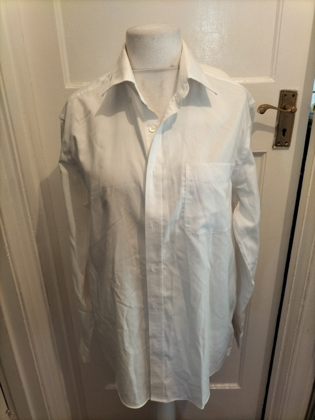 Mens Eddie Bauer Size Large White Long Sleeved Shirt Relaxed Fit Marked Neck