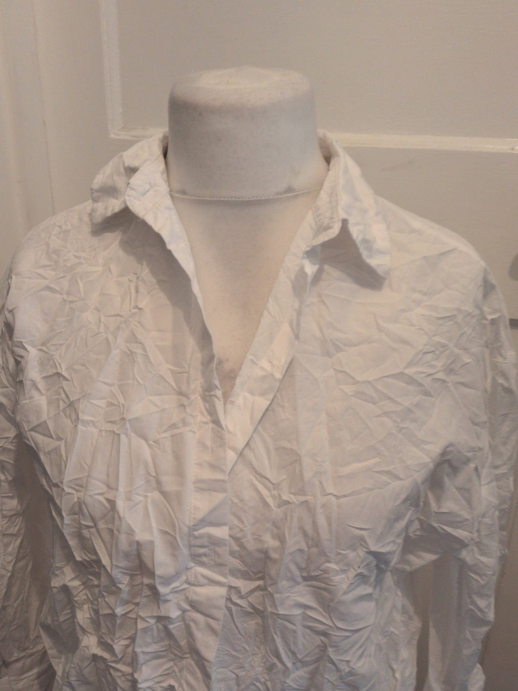 Ladies S/M White Buttoned Shirt