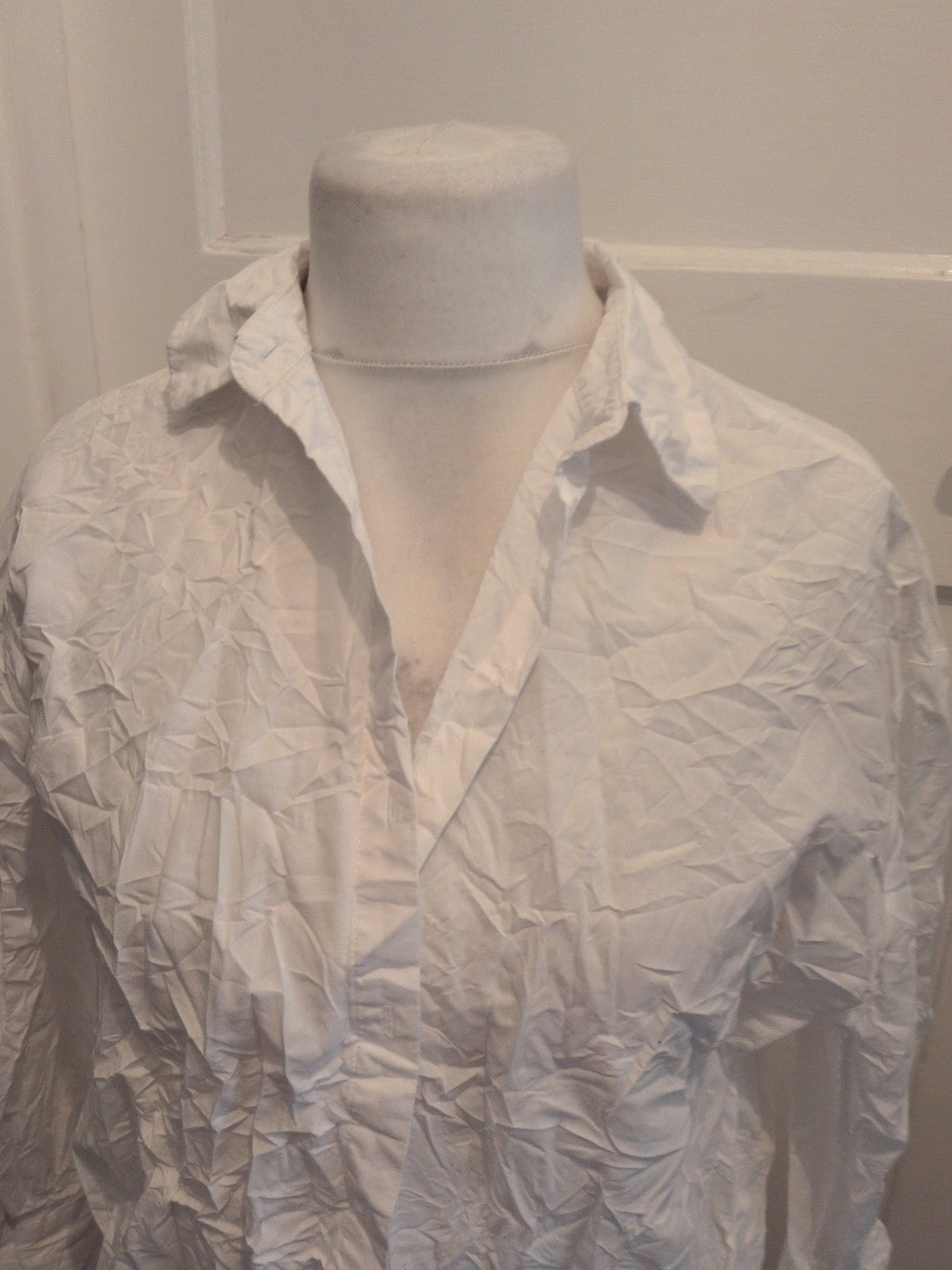 Ladies S/M White Buttoned Shirt