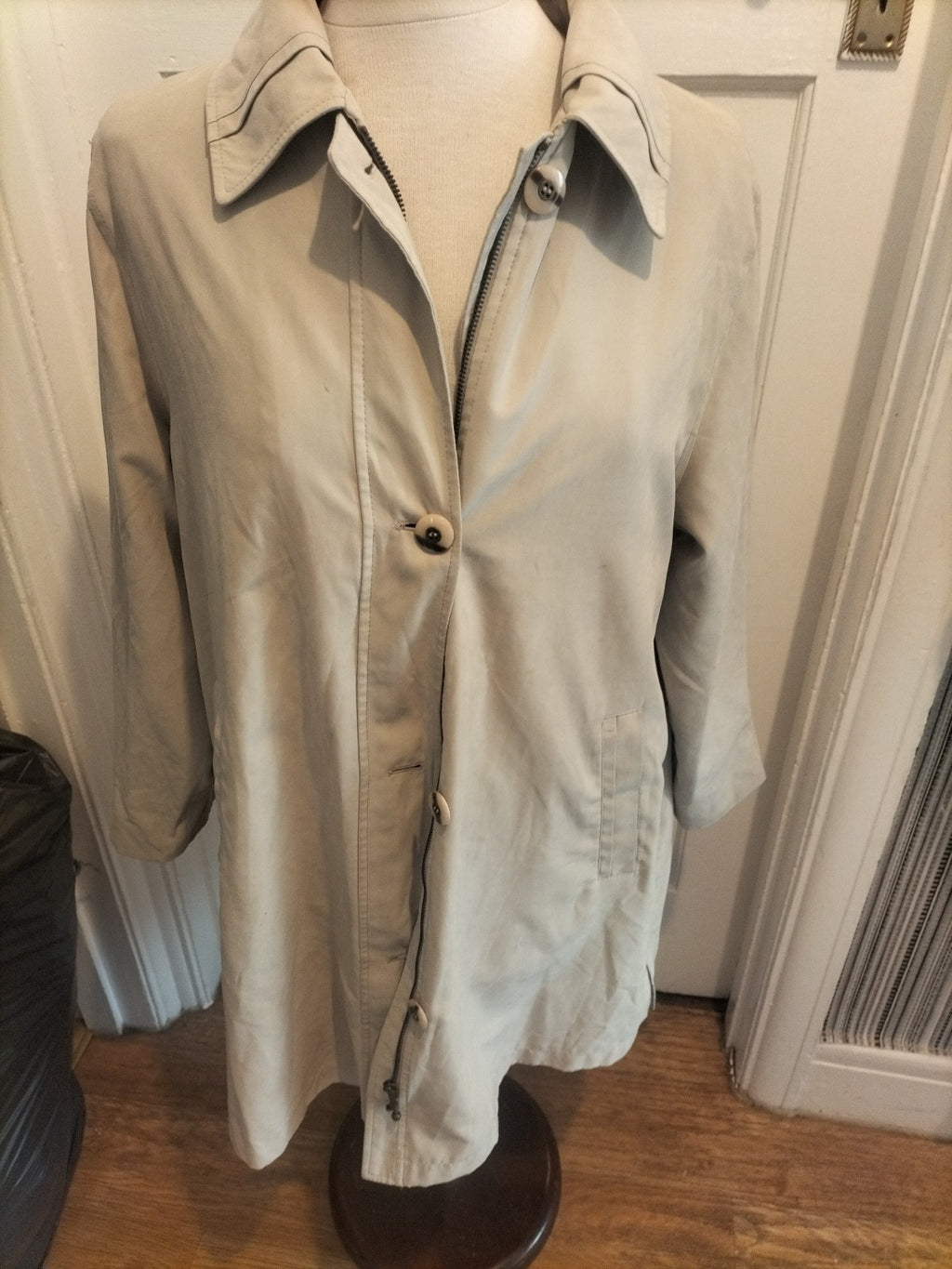 Ladies Bonmarche Size Medium Beige Long Sleeved Lined Jacket