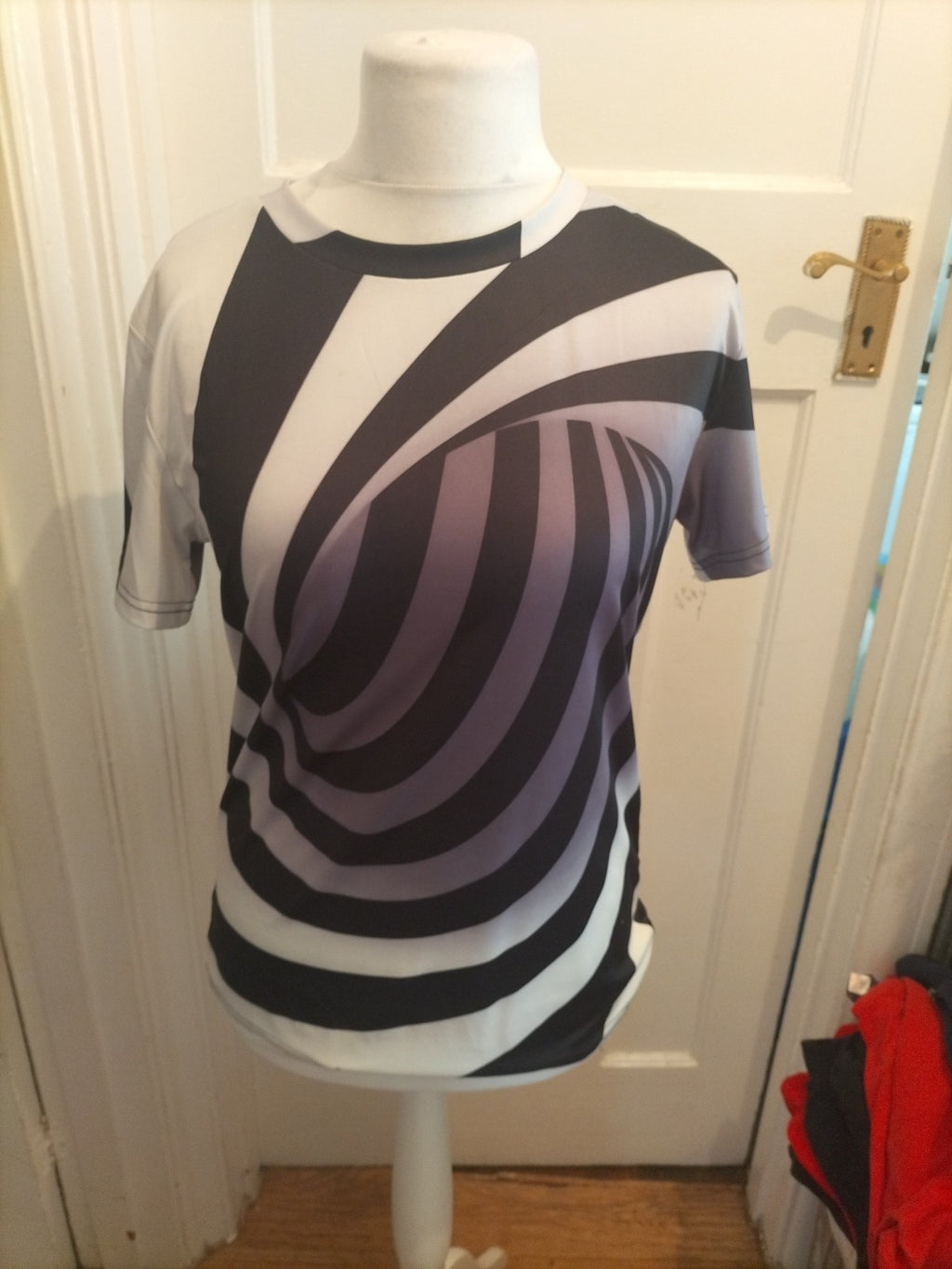 Ladies Size M Black/Silver/Grey/Black Short Sleeved T-shirt