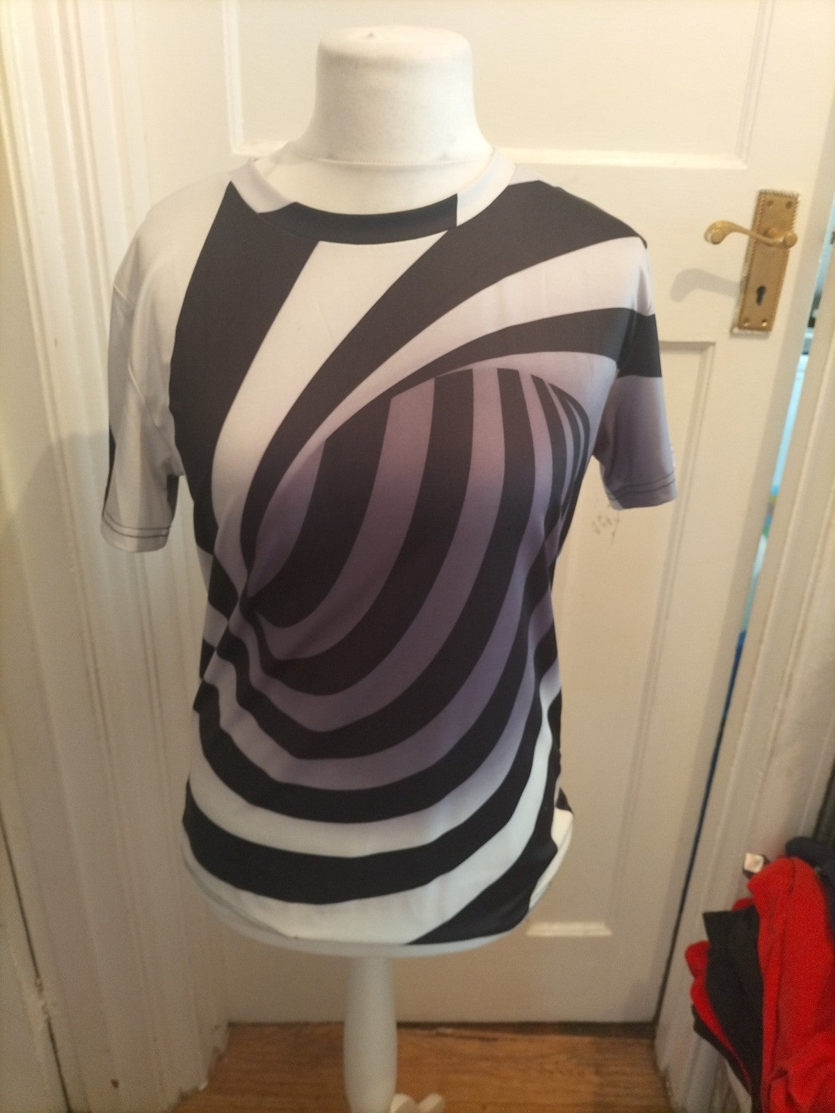 Ladies Size M Black/Silver/Grey/Black Short Sleeved T-shirt