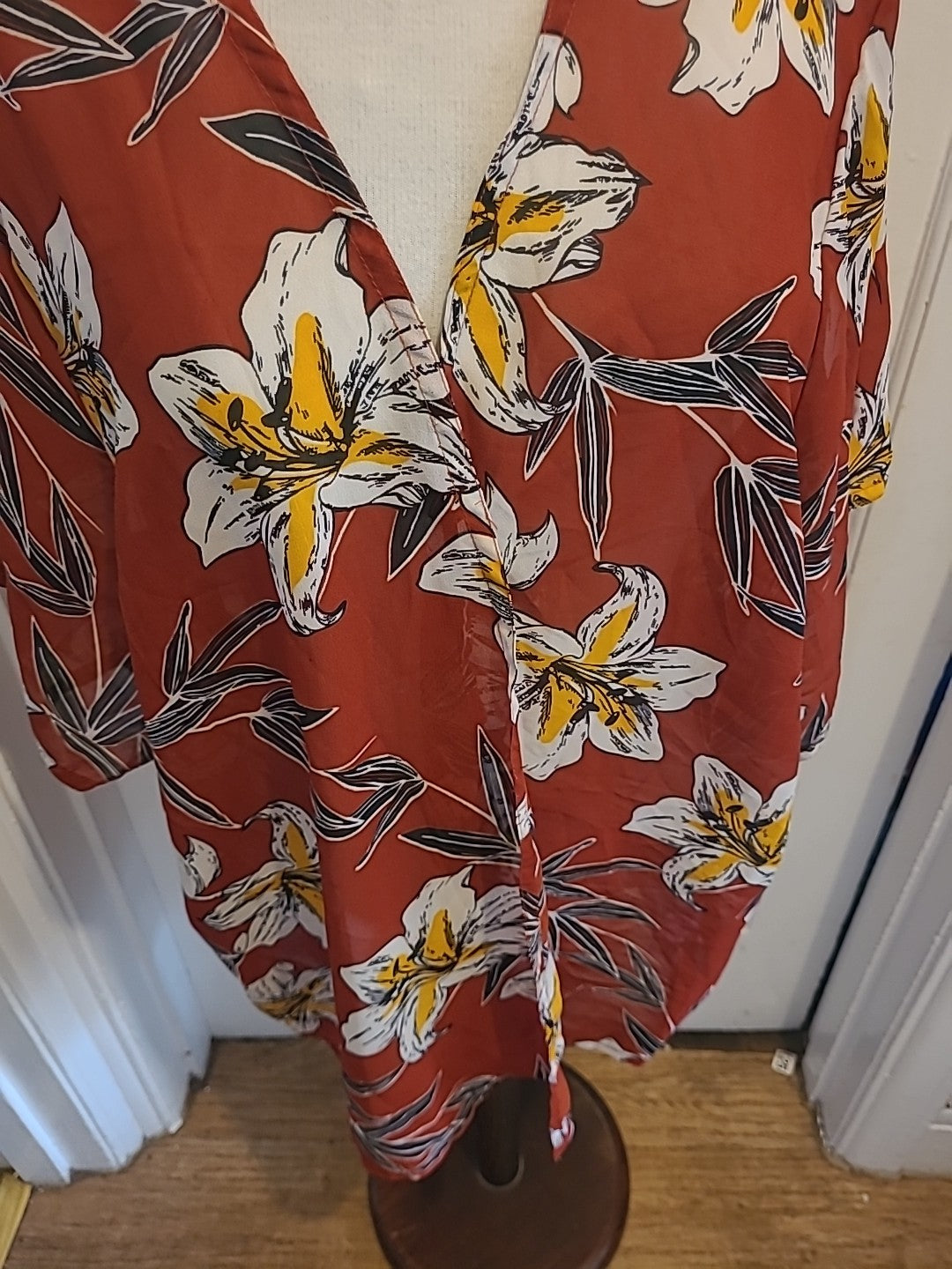 Ladies Originals Size Large Burnt Orange Floral Short Sleeved Open Blouse