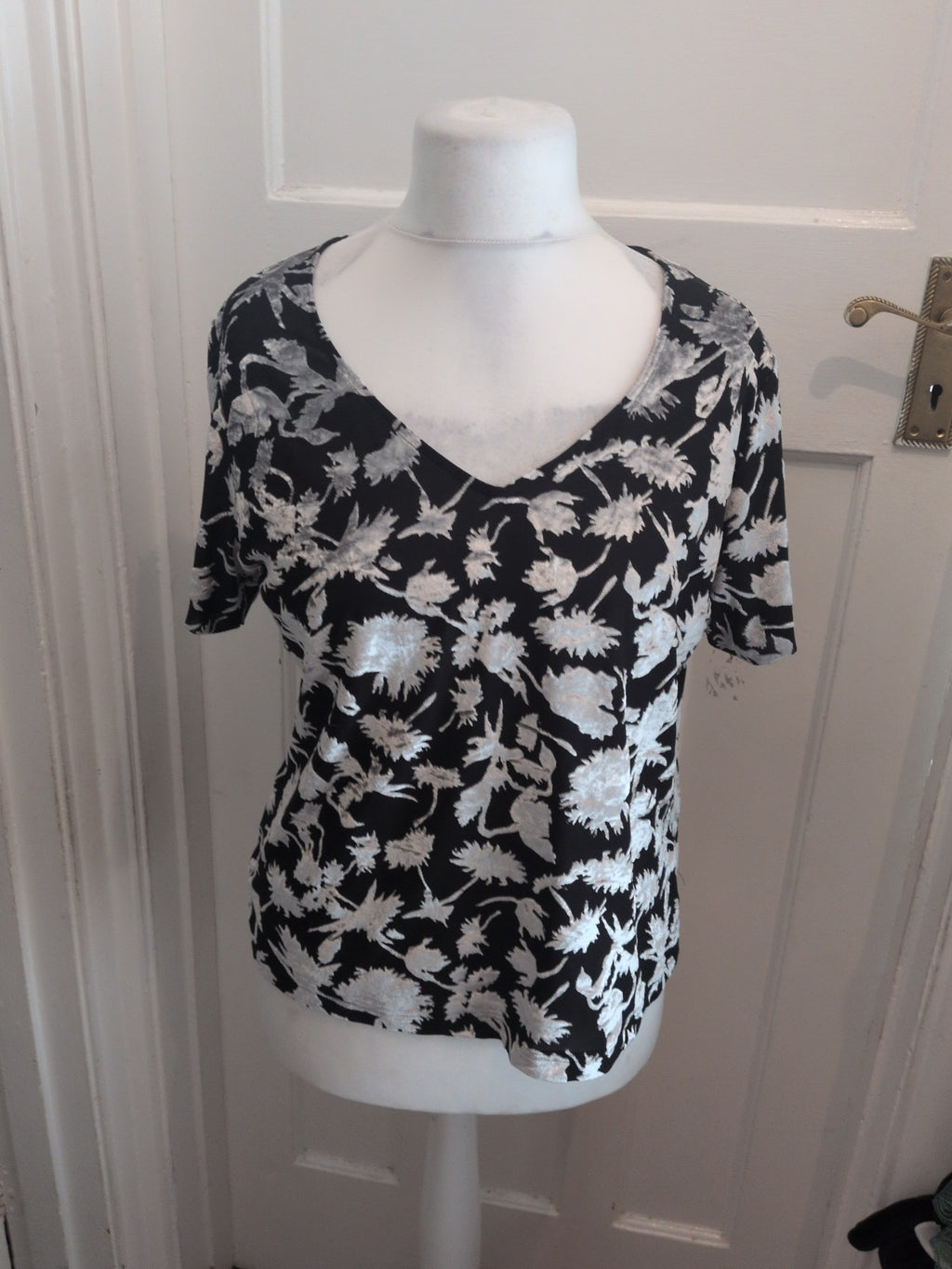 Marks And Spencer 22 Black And Silver Short Sleeve Floral Blouse