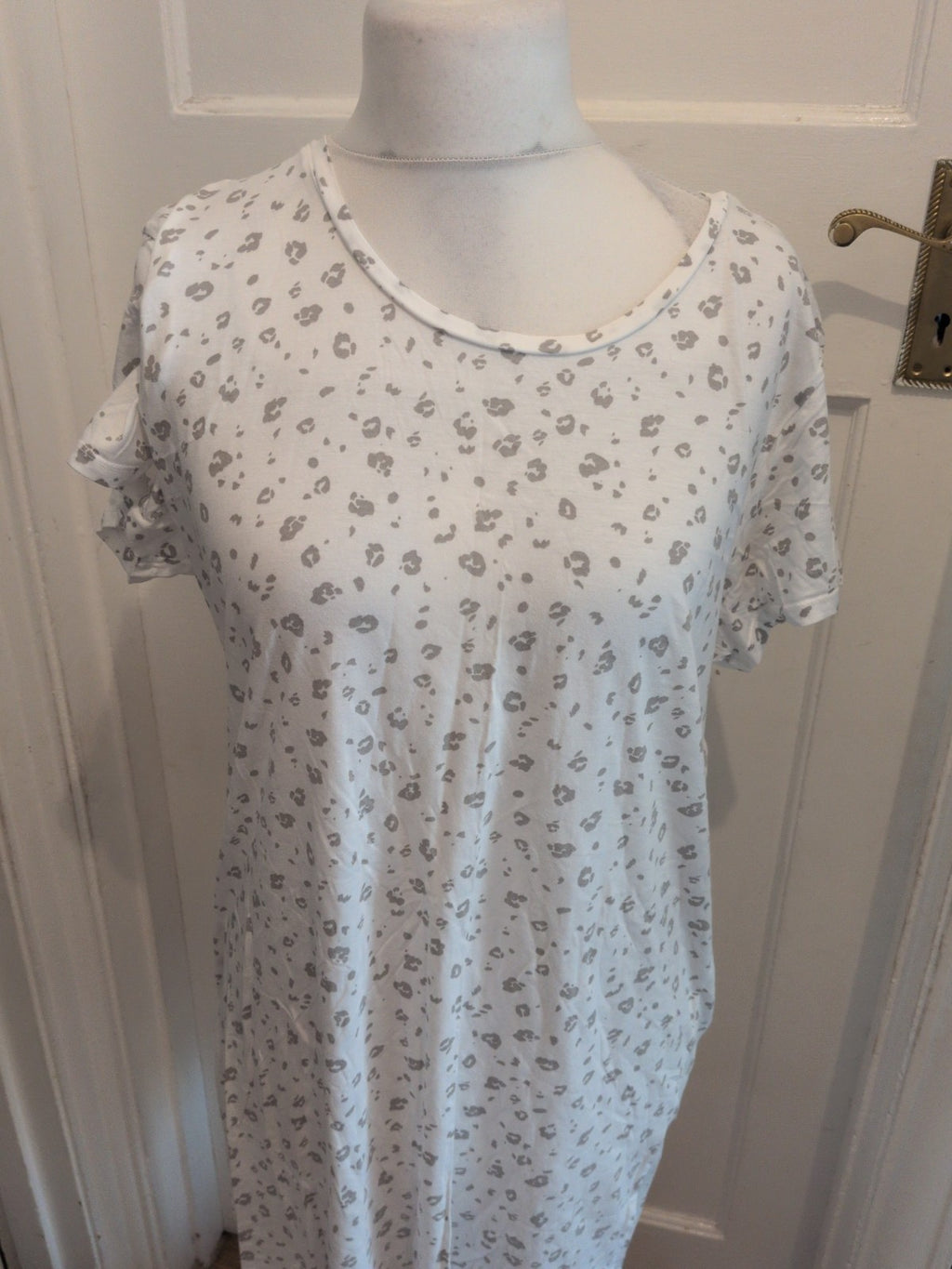 M&S Body Large White With Grey Lips Short Sleeve Pyjama Nighty
