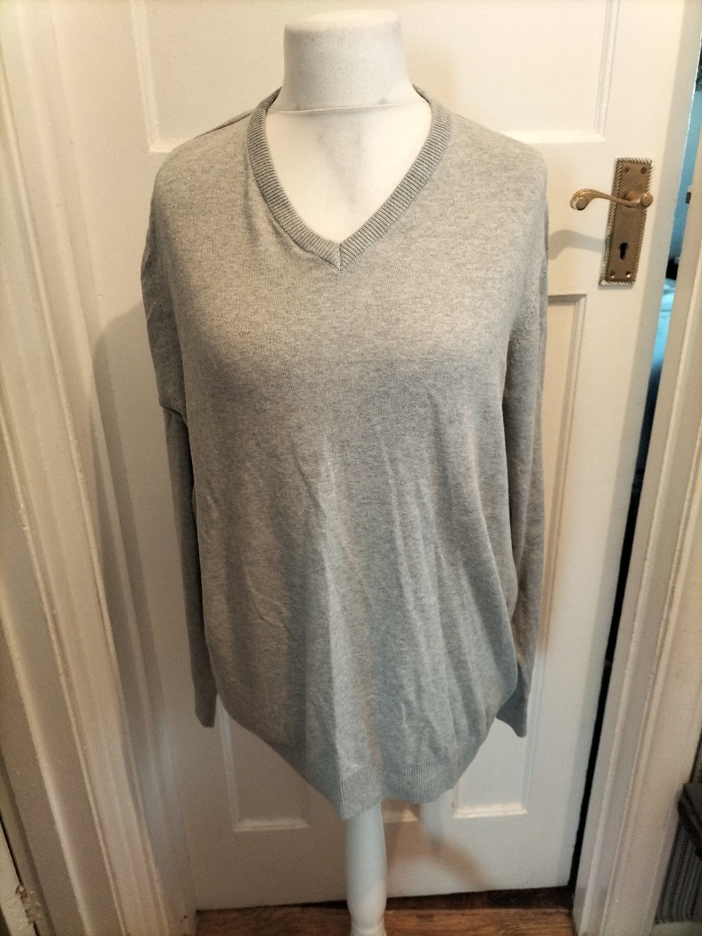 Mens Kensington Size XL Grey V Neck Lightweight Jumper