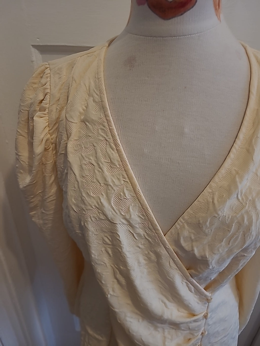 Ladies Vero Moda Size XL Very Pale Orange Long Sleeved Blouse