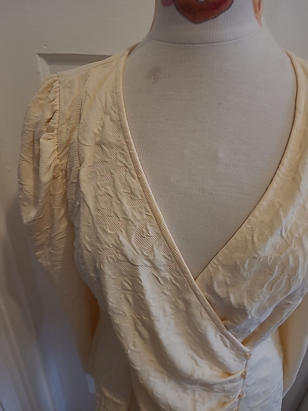 Ladies Vero Moda Size XL Very Pale Orange Long Sleeved Blouse