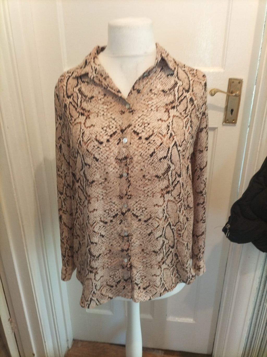 Ladies Rose+Olive Size Medium Multicoloured Animal Printed Long Sleeved Buttoned