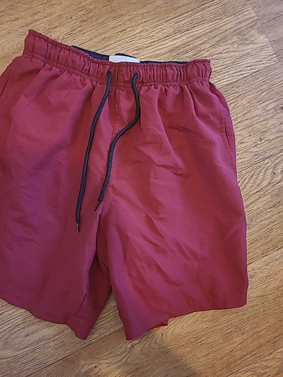 Mens Moutain Warehouse Size Small Red Mesh Lined Shorts