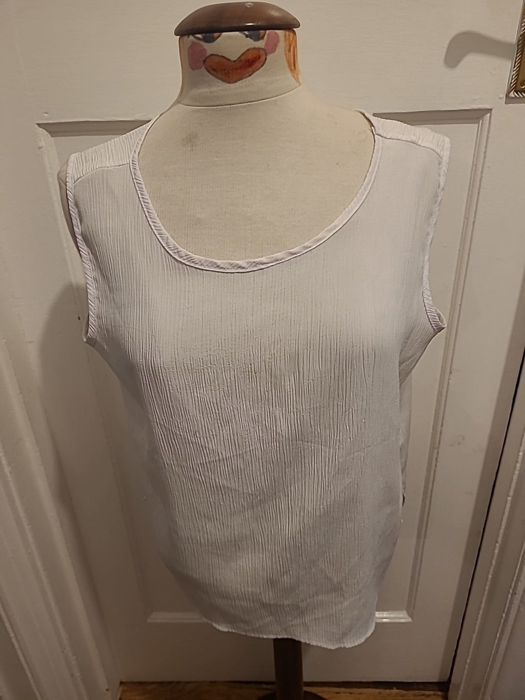 Ladies Hamells Size 18 White Textured Sleeveless Blouse