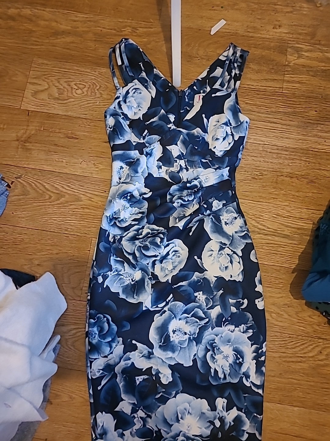 Ladies Jessica Wright Size 6 Blue/Navy/White Floral Sleeveless Dress