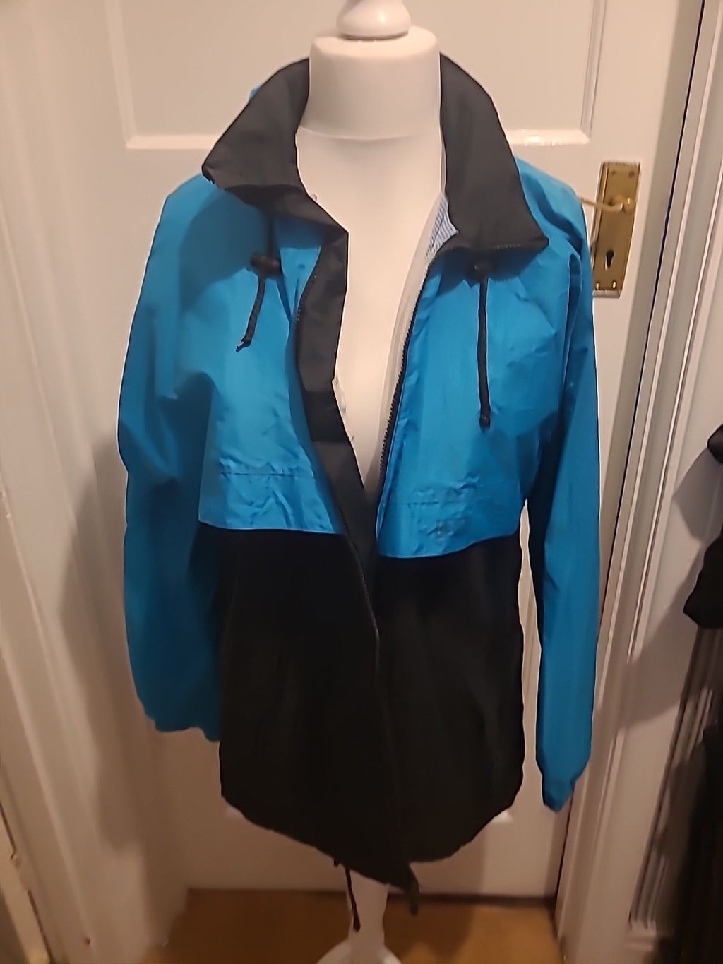 Mens Outdoor Scene Size Large Blue Mesh Lined Coat