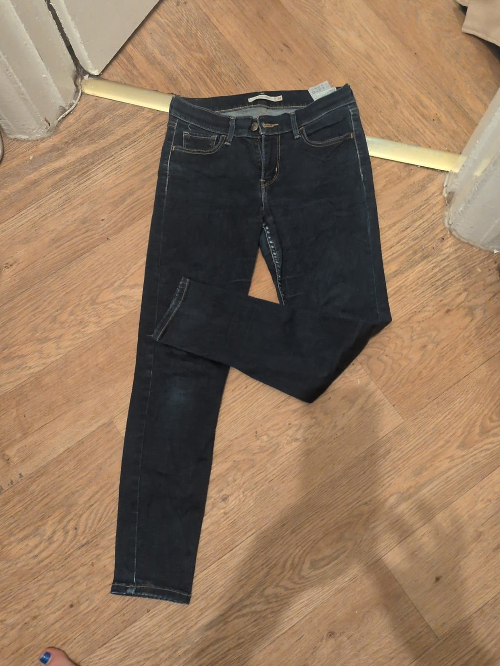Levis 710 Super Skinny 28" Jeans