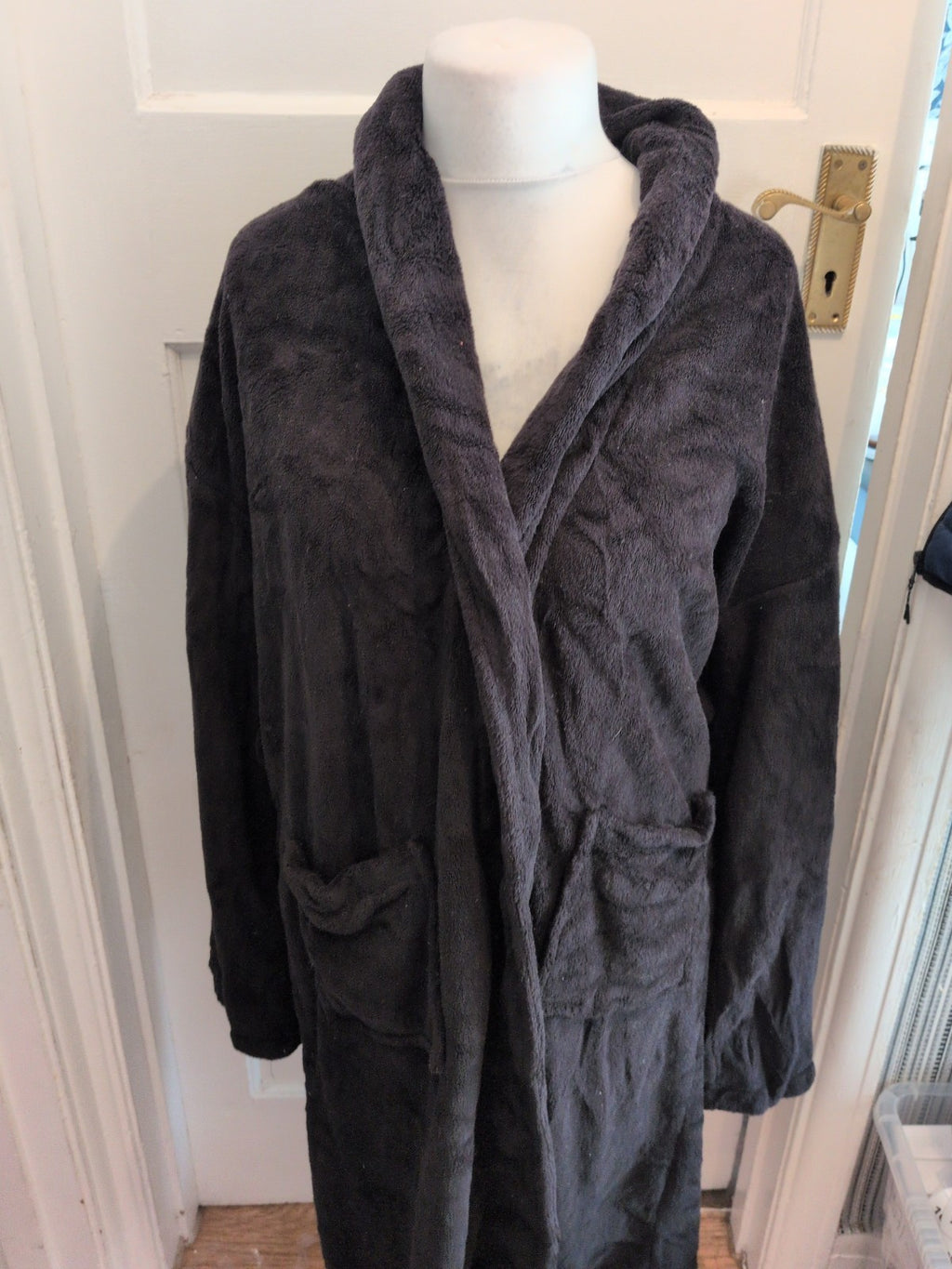 Richleys XL Black Dressing Robe No Cors