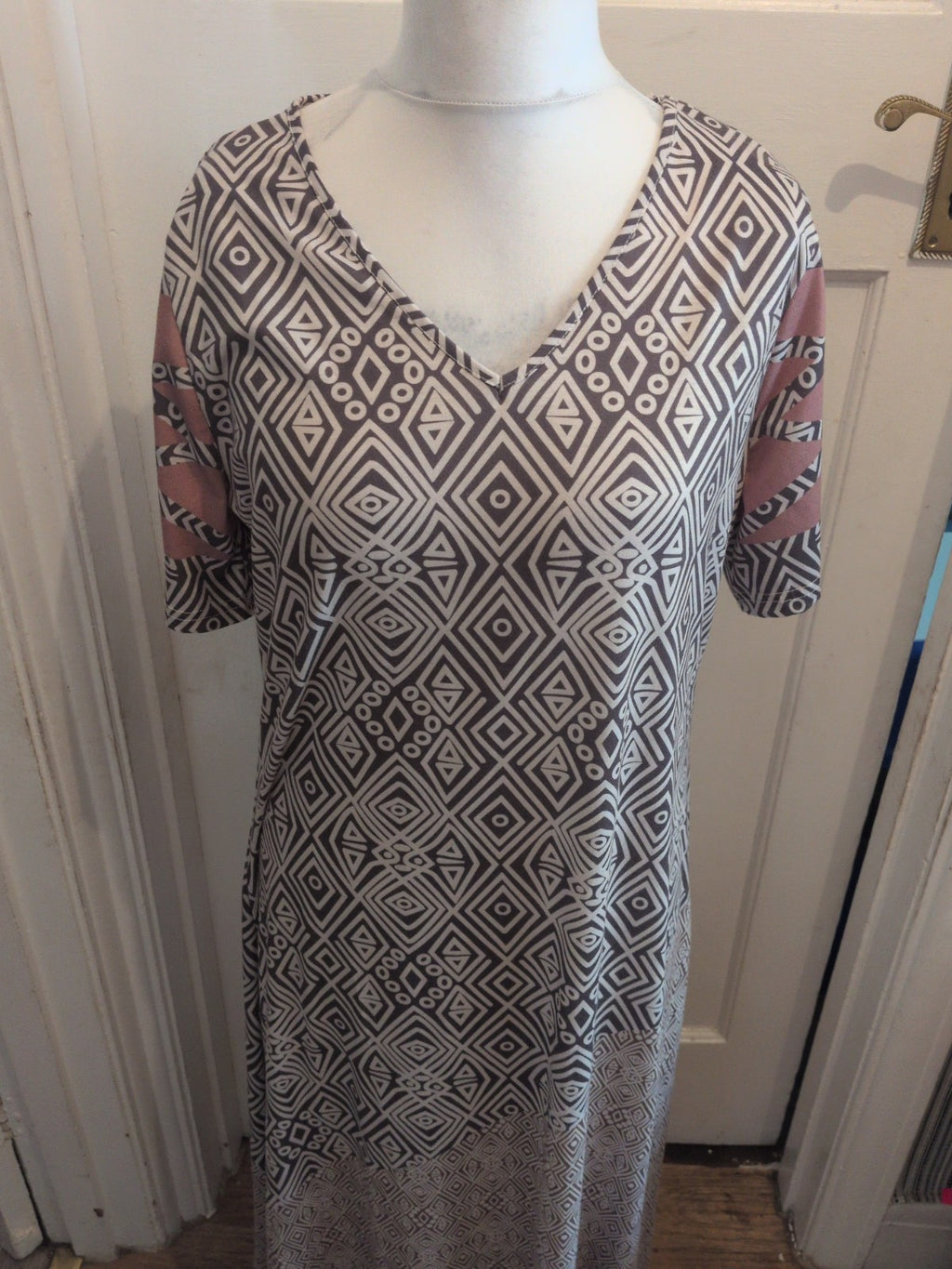 Ladies Size XL Charcoal Patterned Long Length Short Sleeve Maxi Dress