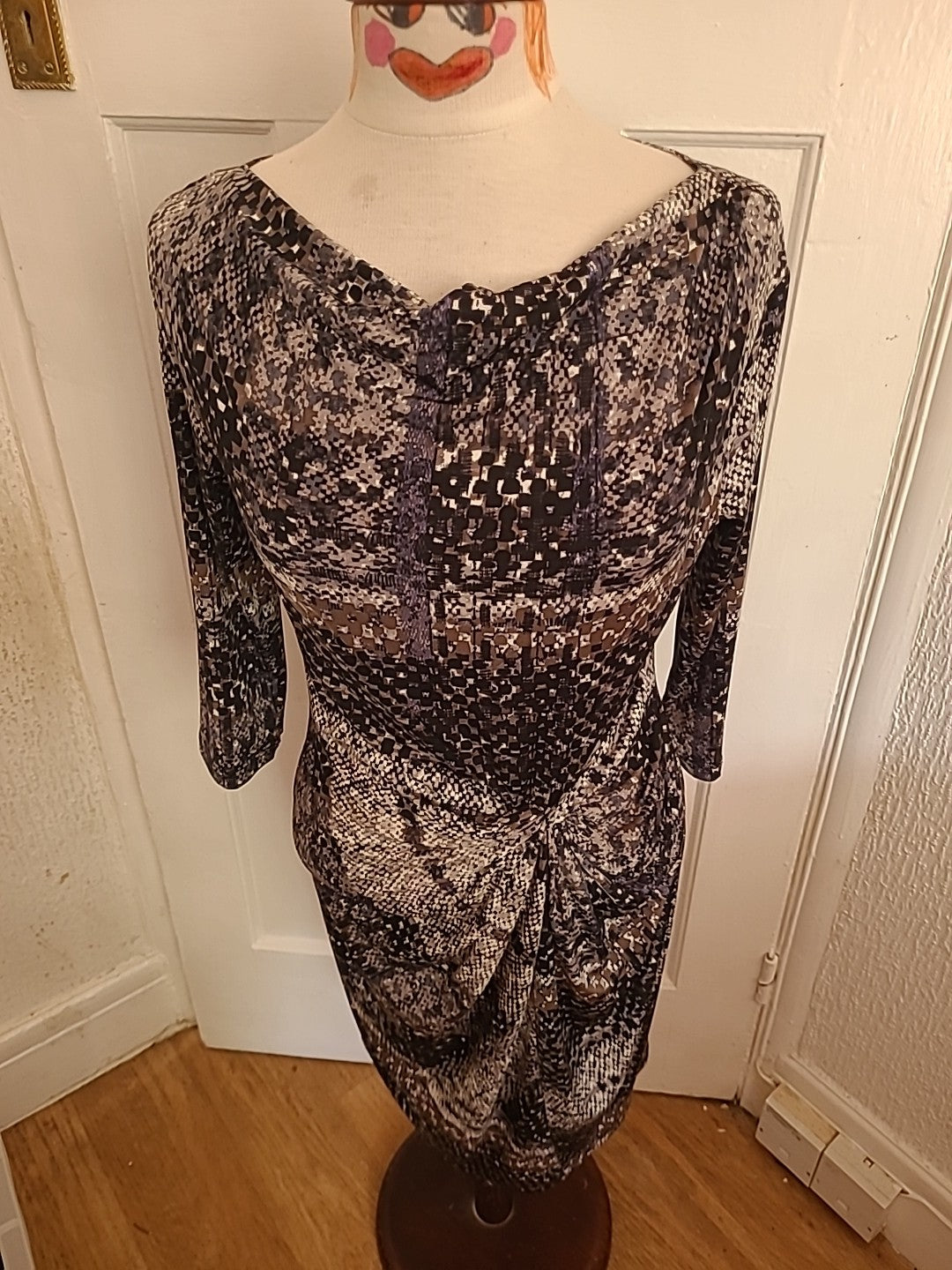 Ladies Isle Jacobson Size Medium Grey/black/khaki Mid Sleeved Ruched Dress