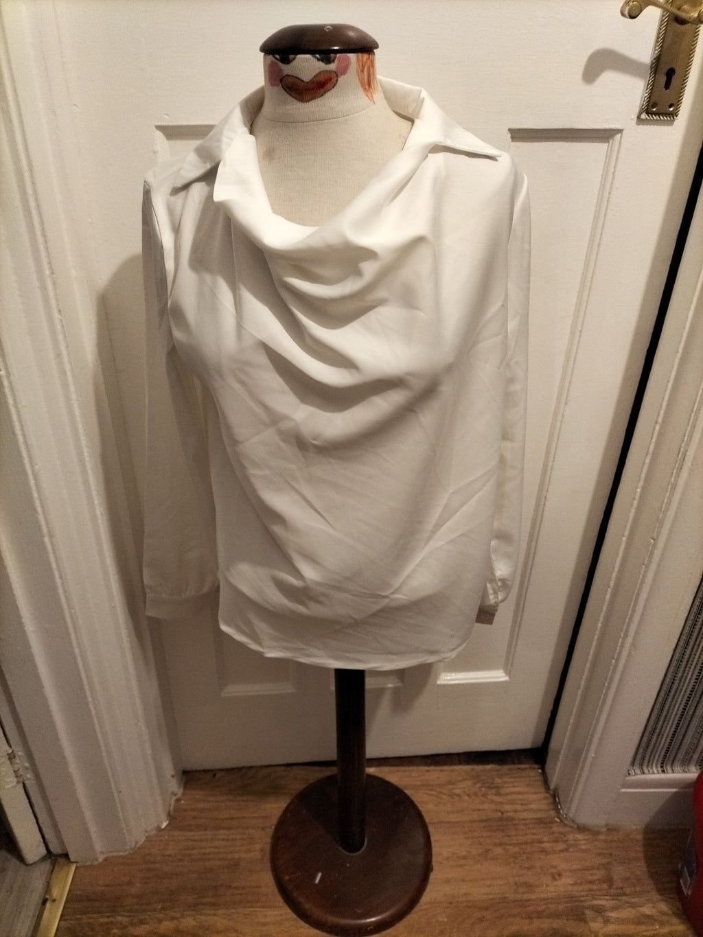 Ladies Size Large White Collared Long Sleeved Blouse