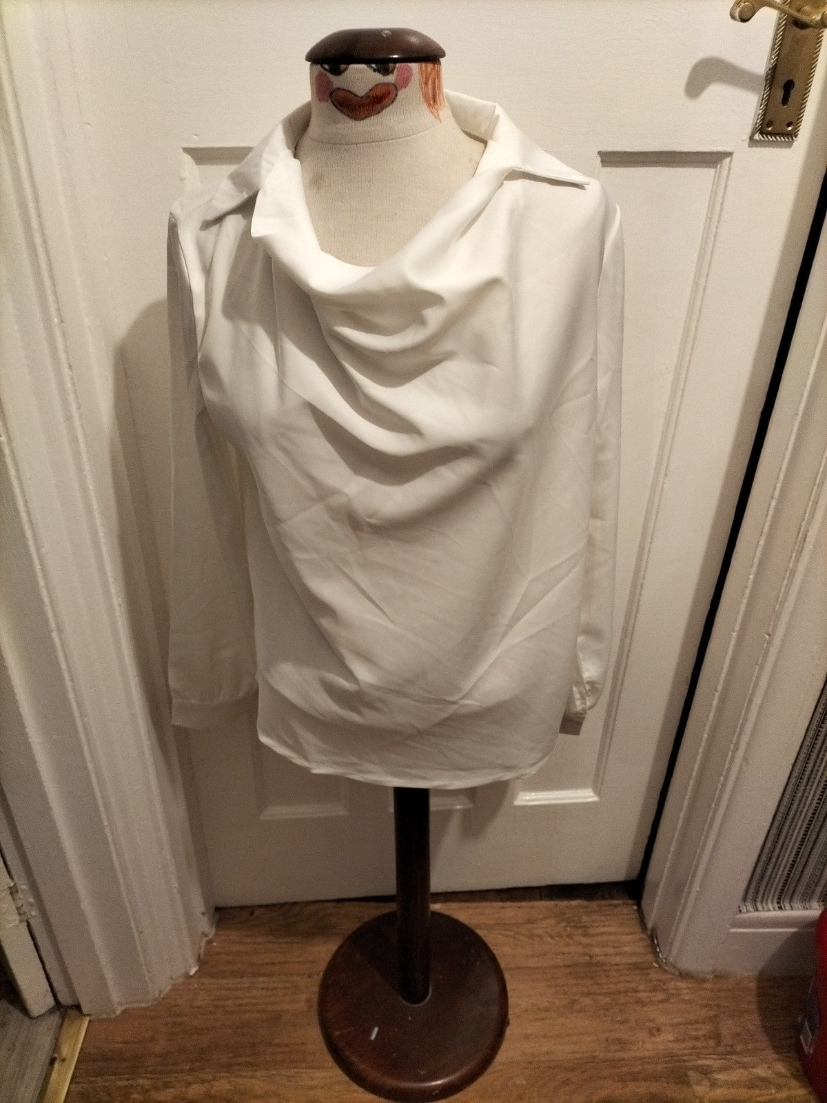 Ladies Size Large White Collared Long Sleeved Blouse