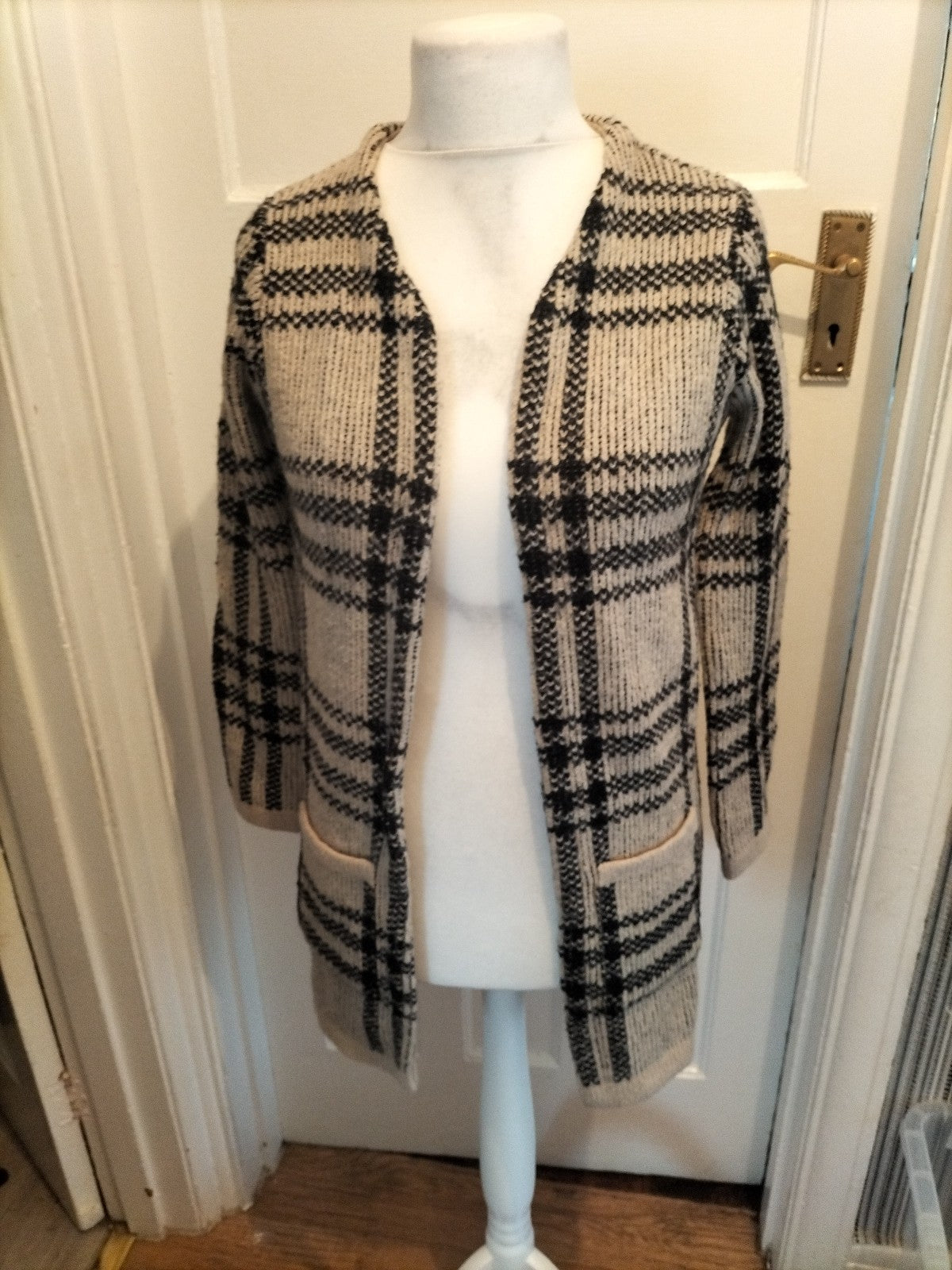 Ladies Primark Size 6-8 Beige And Black Long Sleeved Cardigan