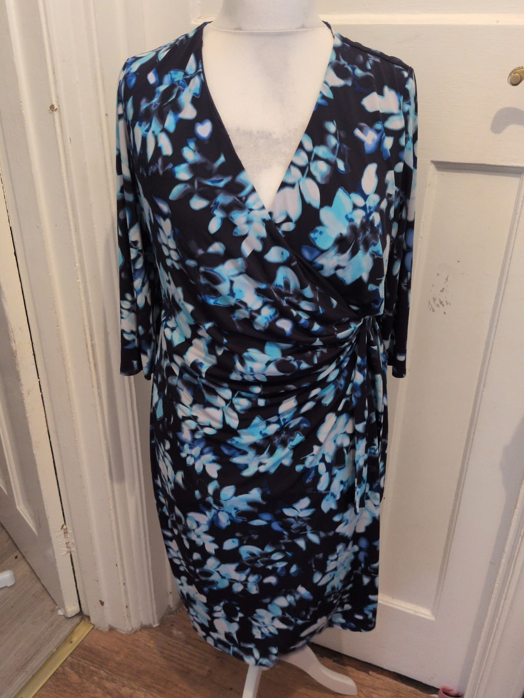 Kaliko 18 Navy Blue And White Lined Half Sleeve V Neck Dress Knee Length