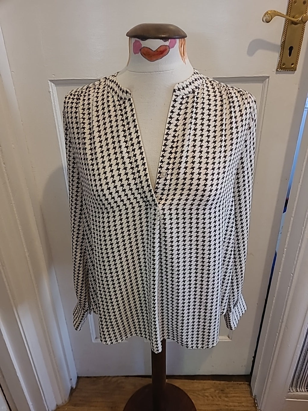 Ladies Primark Size 6 Ivory Black Long Sleeved Blouse