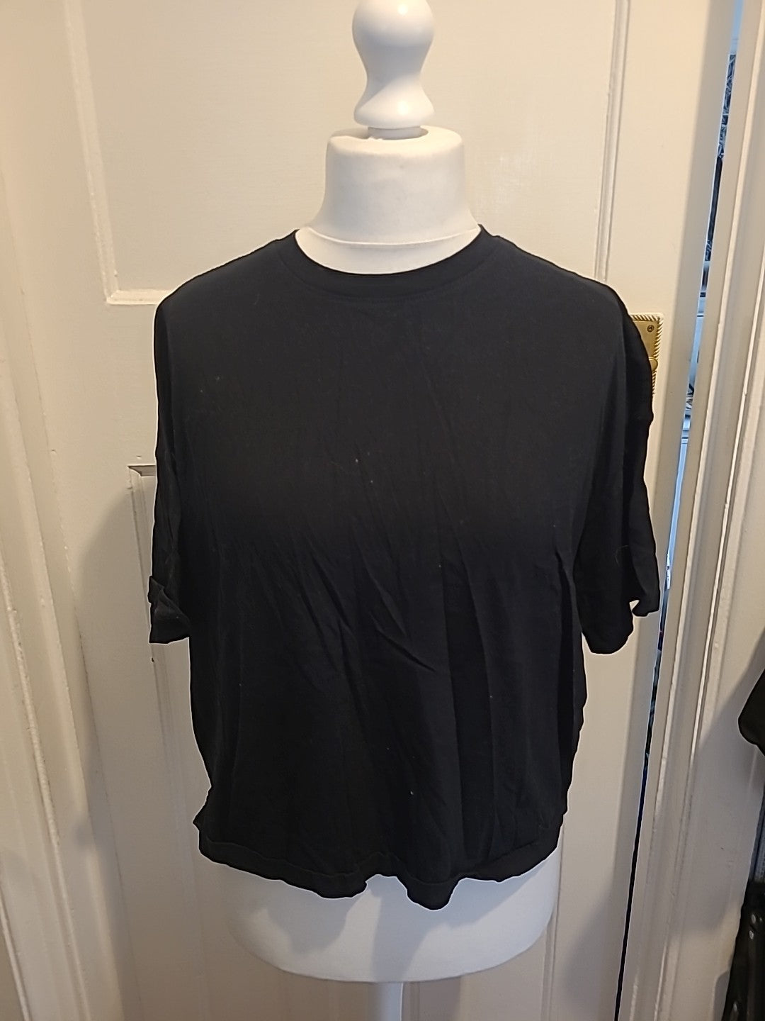 Ladies Divided Size XL Black Short Sleeved Tshirt