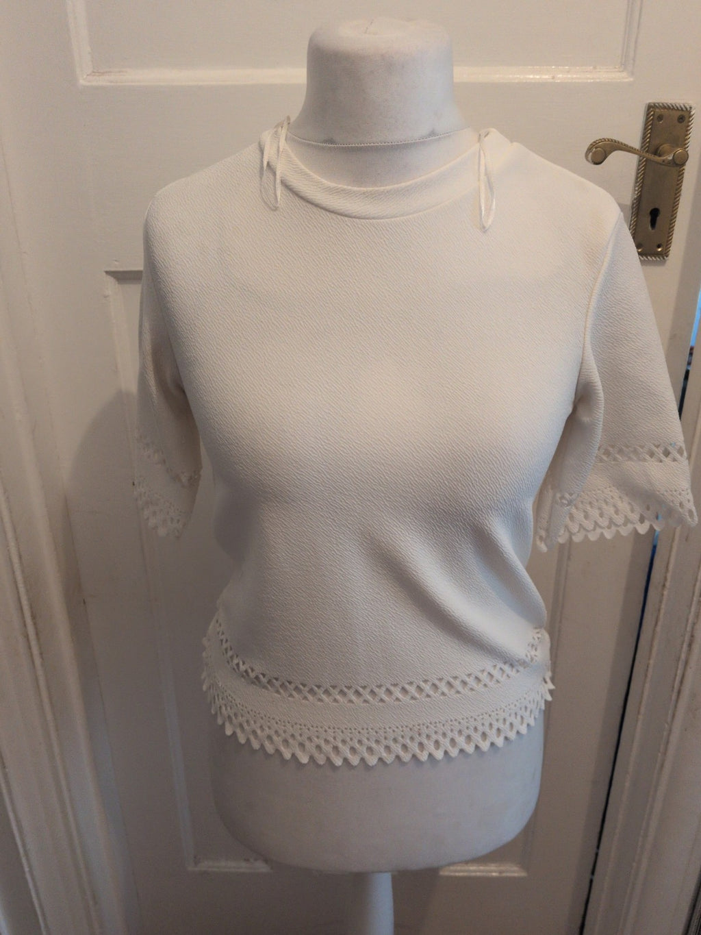 Ladies Select Size 8 White Short Sleeve Patterned Hems T-shirt Light Marking
