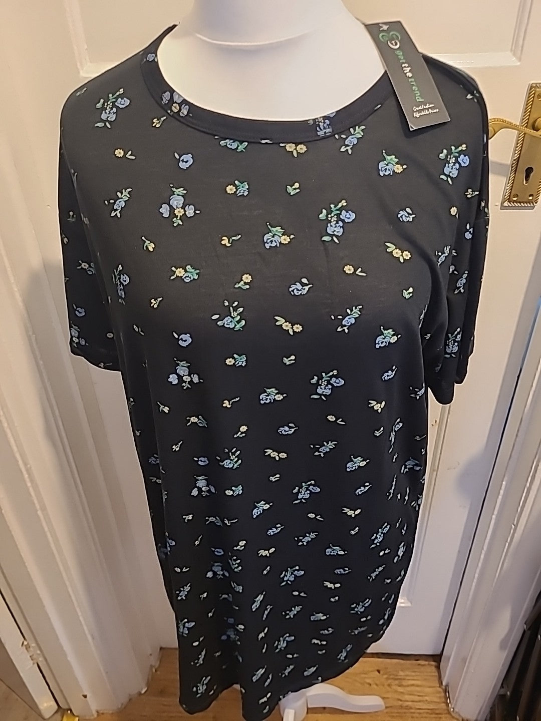 Brand New Ladies Get The Trend Size 14 Black Floral Short Sleeved Dress