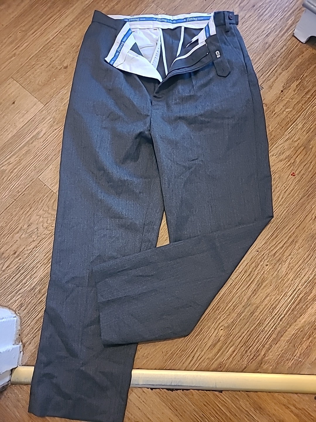 Mens The Fitting Room Size 34x29 Grey Trousers